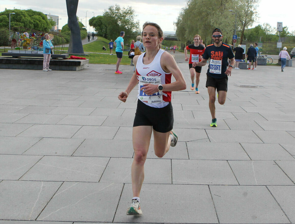 5km_damevinner_loeyperekord_Runa_S_Falch_500m_igjen_A20G4622