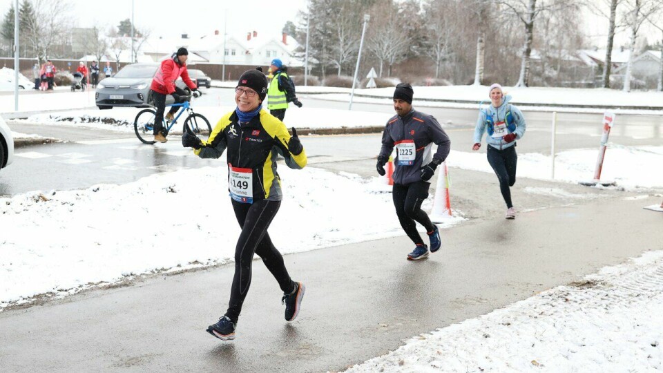 Marianne Følling (fremst) løp halvmaraton under Jessheim Vintermaraton 2023
