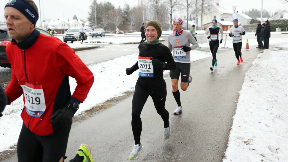 Elisabeth Stubberud løp inn til andreplass på halvmaraton under Jessheim Vintermaraton 2023