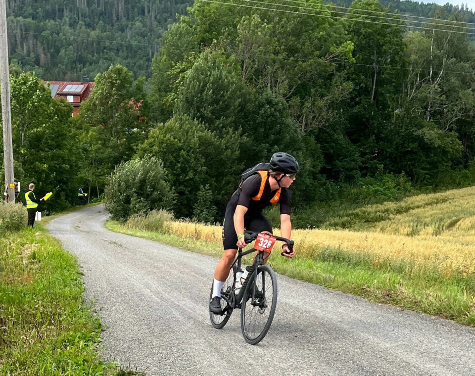 Hermann Asmyhr-Andersen trengte ikke å snu seg for å se etter konkurrentene. Han vant Duathlon 3 Topper med 9 minutters margin. (Foto: arrangøren)