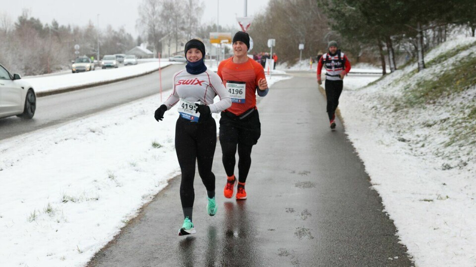 Emilie Sakariassen og Jonathan Whistler løp maraton under Jessheim Vintermaraton 2023