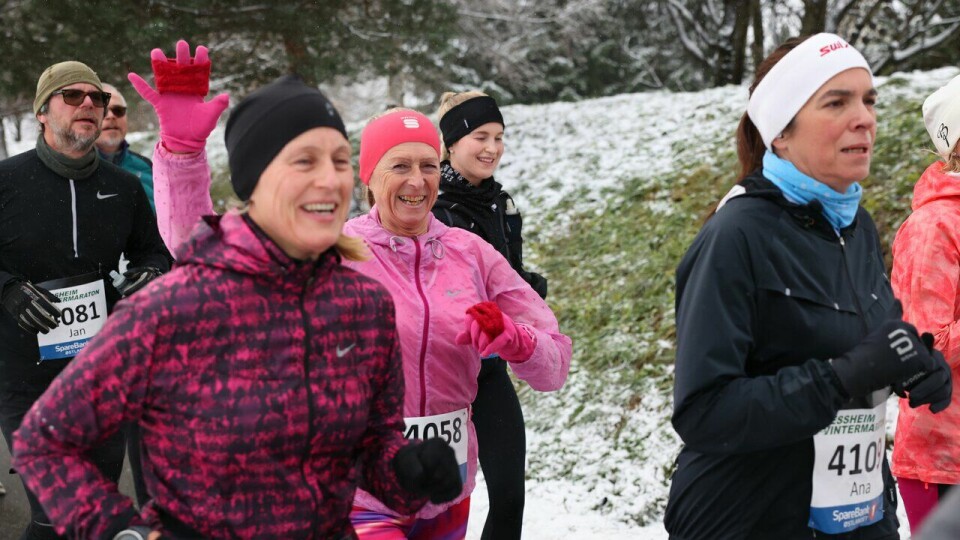 Liv Berit Jagteberg Lystad (i midten) løp maraton under Jessheim Vintermaraton 2023