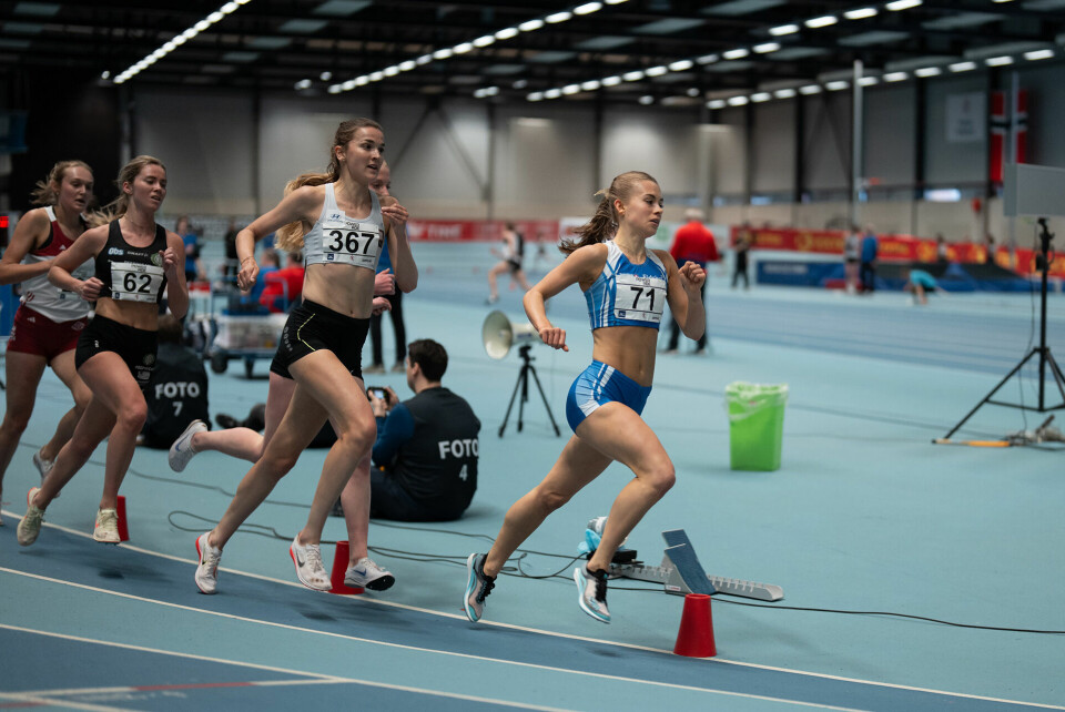 Ut på den andre halvdelev av løpet overtok Løchen Engdahl teten, mens Jervell Våg og Vie fulgte bak. (Foto: Samuel Hafsahl)