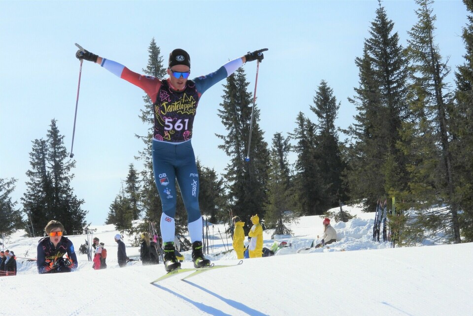 Britiske Gabriel Gledhill flyr høyt i en av fire pumptracks i Janteloppet på Pellestova påskeaften. (Foto: Stein Arne Negård) Britiske Gabriel Gledhill flyr høyt i en av fire pumptracks i Janteloppet på Pellestova påskeaften. (Foto: Stein Arne Negård)