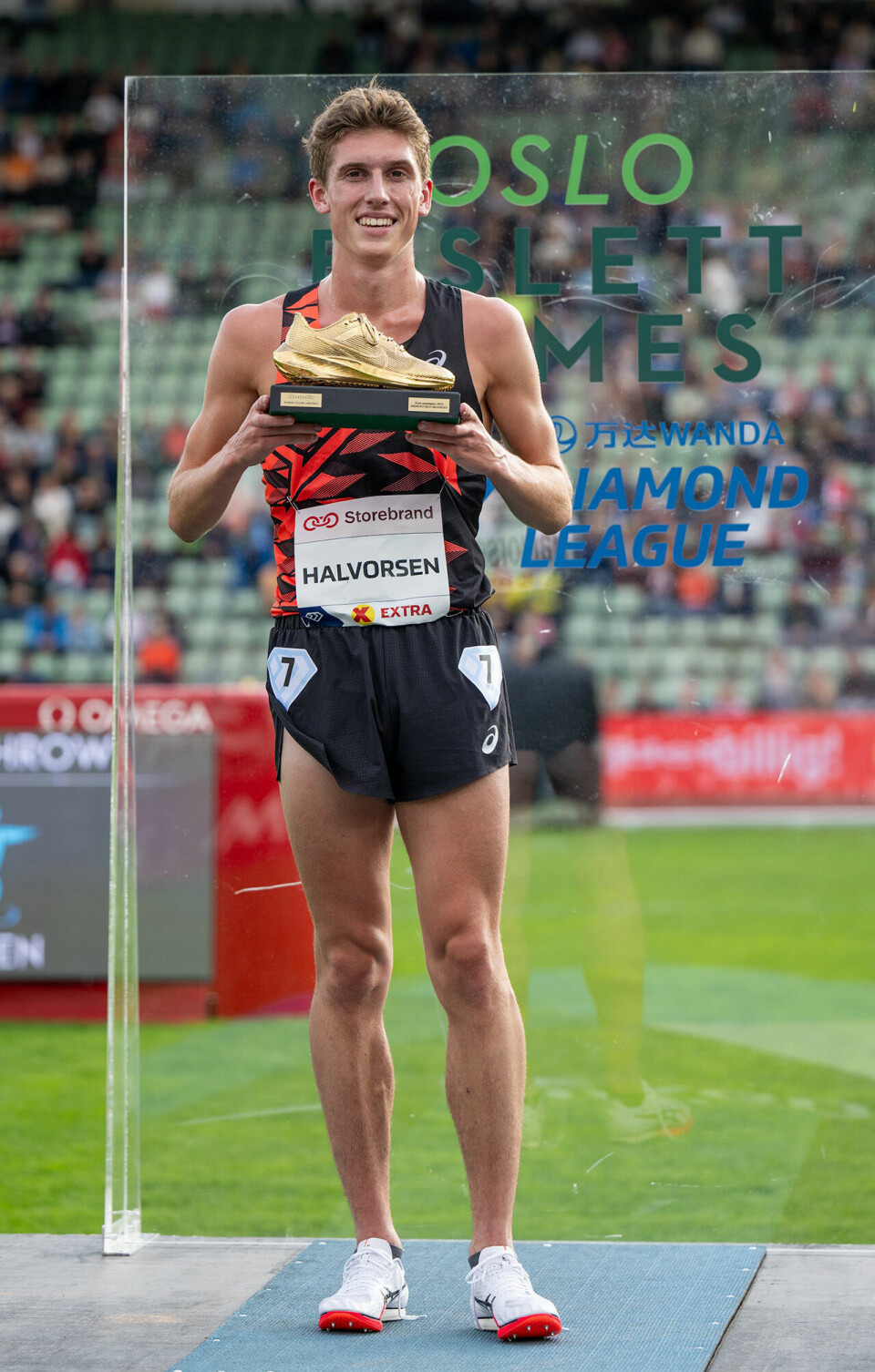 Ny gullsko:Med gull på 3000 m fra U20-VM og flere andre gode prestasjoner vinner Andreas Fjeld Halvorsen sin gullsko nummer to. (Foto: Samuel Hafsahl)