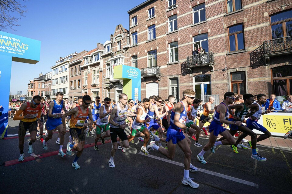 Fra starten for eliten med 52 menn i feltet. (Foto: European Athletics)