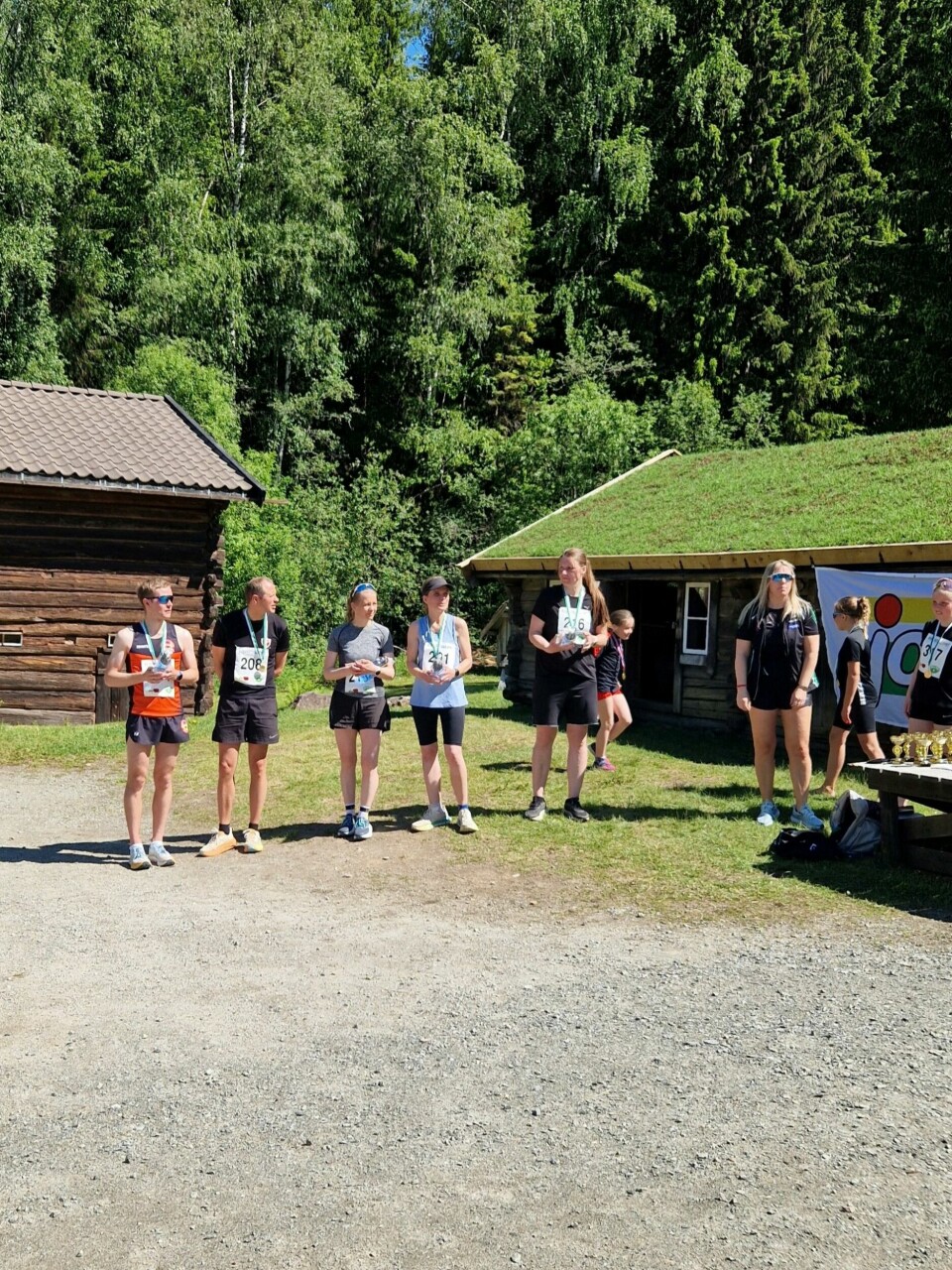 De beste i begge klasser på 5 km med sine premier. (Foto: Tormod Løken)