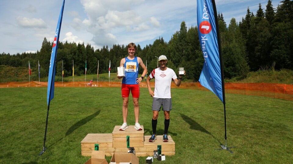 F.v.: Martin Holtet og Hakon Heimly under premieutdelingen for Kongsvingermila under Kongsvinger Maraton 2024