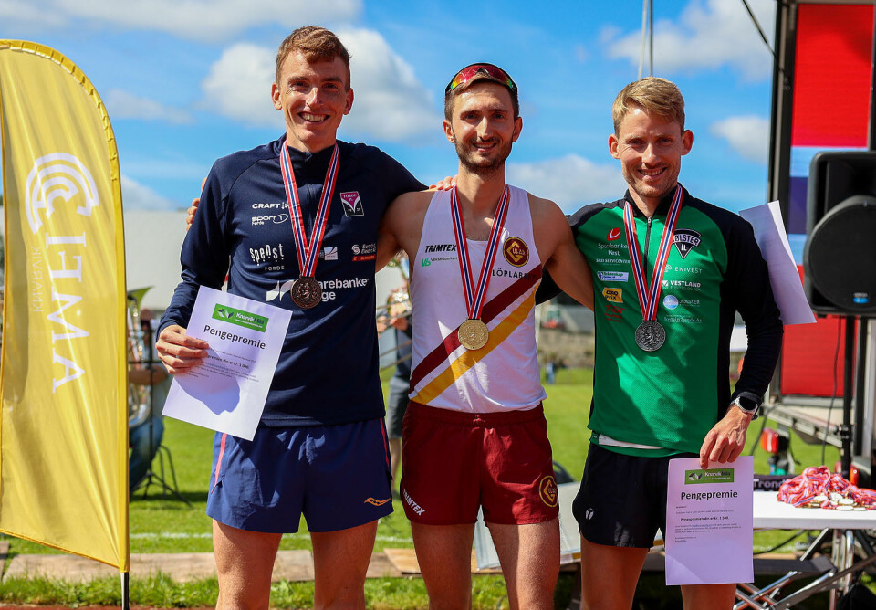 Premiepallen for NM i 5km: Marius Vedvik, Tore Akerlie og Eivind Øygard. (Foto: Arne Dag Myking)