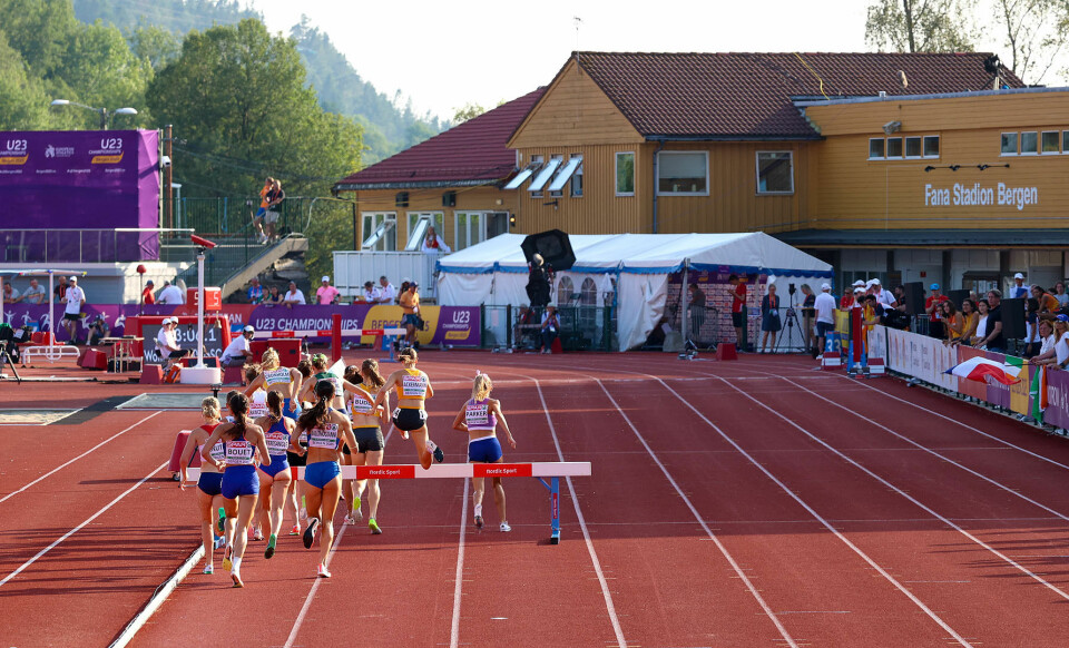 Kvinnenes finale på 3000 meter hinder er i gang. (Foto: Arne Dag Myking)