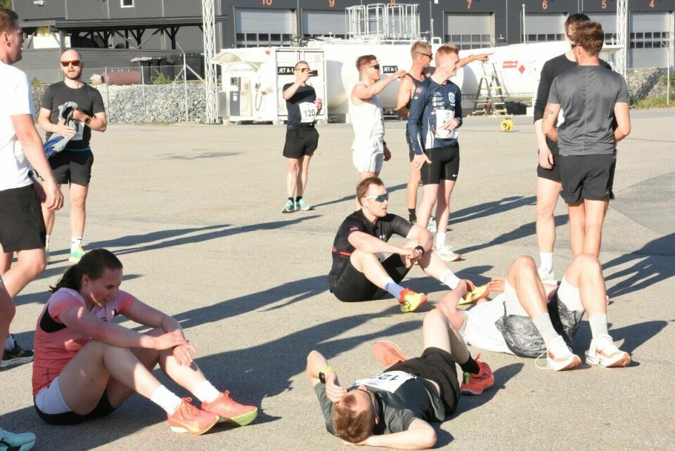 Slitne løpere etter målgang. (Foto: Beate Evensen-Telen)