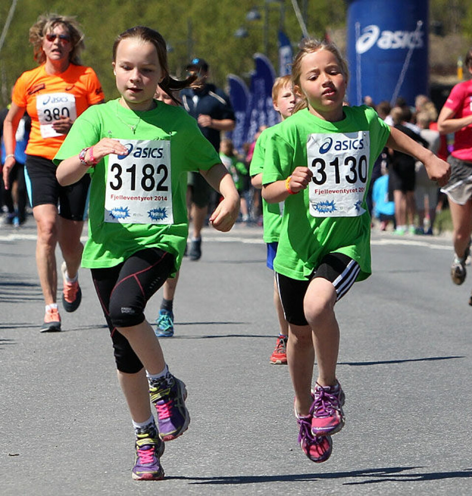 Fjellmaraton fra start til mål med 98 solskinnsbilder! Barn_jenter_A20G7602.jpg