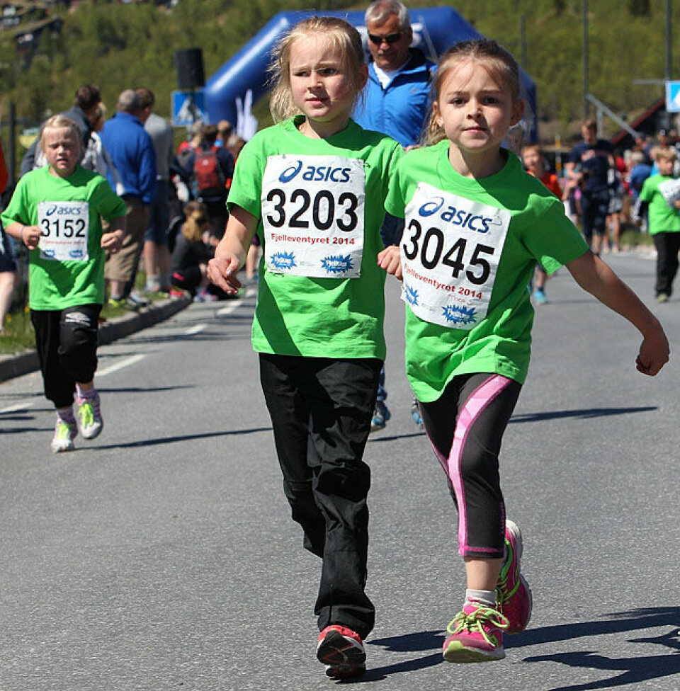 Fjellmaraton fra start til mål med 98 solskinnsbilder! Barn_jenter_A20G7731.jpg