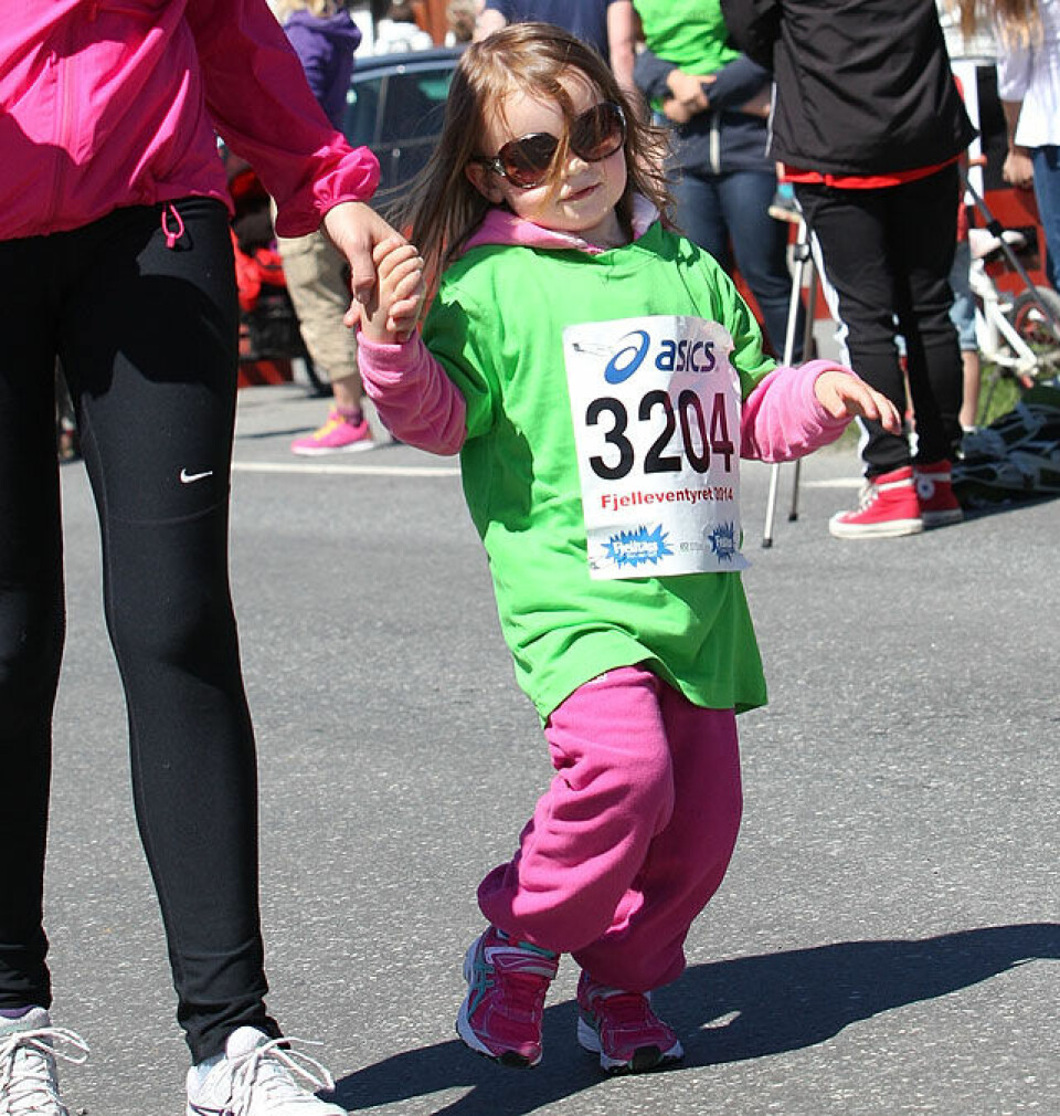 Fjellmaraton fra start til mål med 98 solskinnsbilder! Barn_lita_jente_A20G7879.jpg