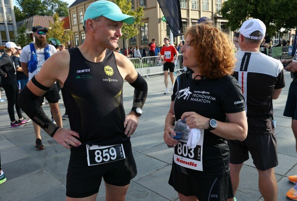 Geir Bjerkestrand og Connie Schnelder før start på maraton under Trondheim Maraton 2022