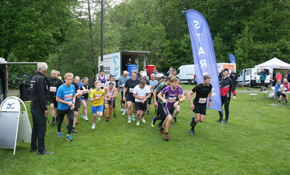 Start for deltakerne i kort løype. (Foto: Sverre Larsen)