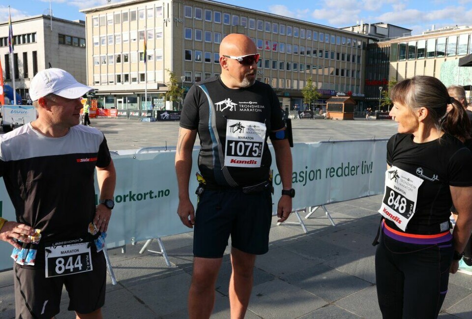 F.v: Kai Hartman, Kenneth Fagerheim og Oddny Ringheim før start på maraton under Trondheim Maraton 2022