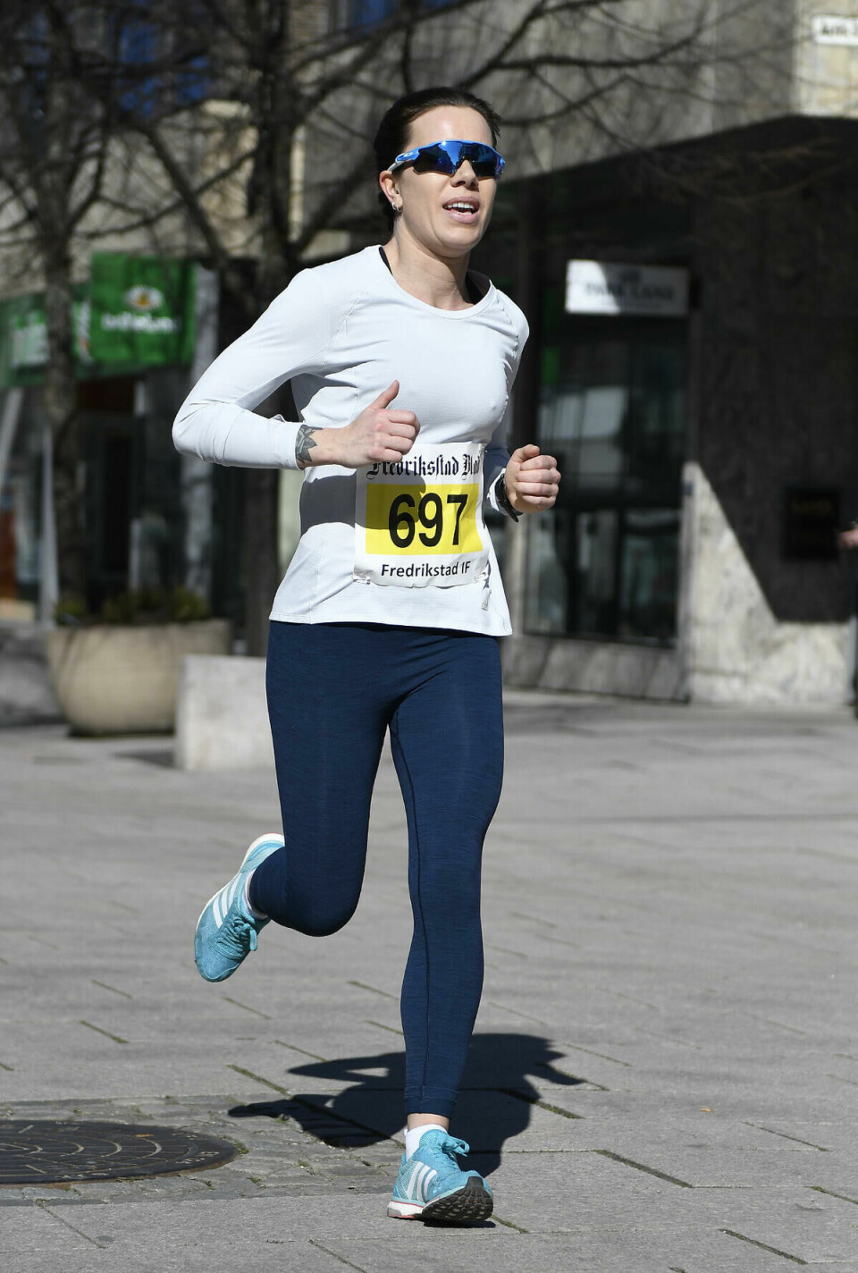 21km-697_50D5605