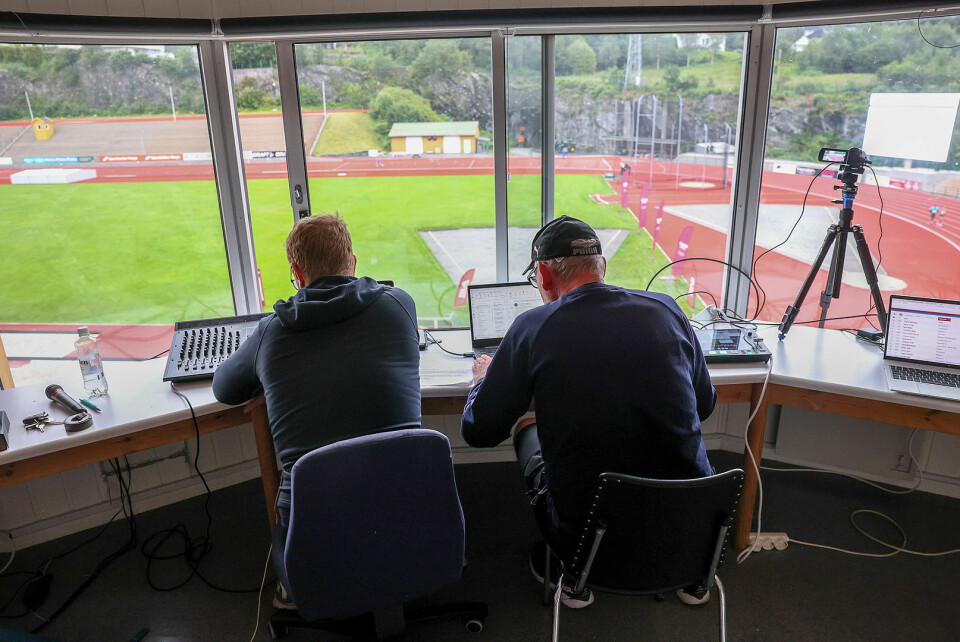 To sentrale personer for arrangementet Sommerkarusellen: speaker Erik Hanøy og tidtaker Tom Roger Johansen. Fana Stadion rustes nå opp til det som blir neste arrangement her: U23-EM i friidrett, 17.-20.juli.
