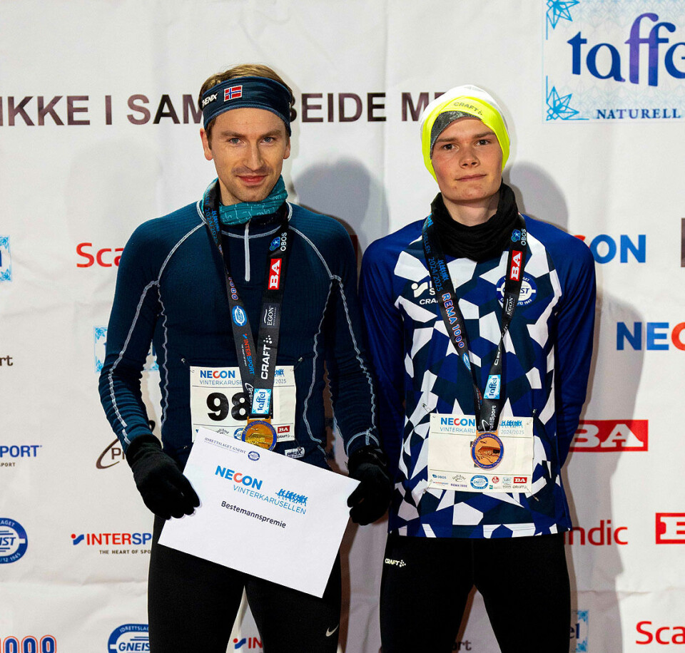 Sondre Johan Knutsen og Daniel Wasbø ble nummer 1 og 3 på 5 km for menn. I mellom dem kom Daniel Beeder, men han var ikke til stede på premieutdelingen. (Foto: Oskar Leirvåg)