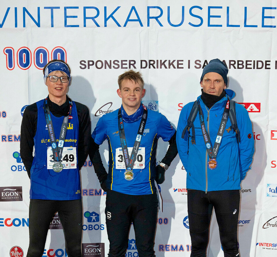 Premiepallen menn 10 km: Simon Schmidmayr, Sebastian Høydal og Stian Remme. Etter at medaljene var delt ut viste det seg at Erland Eldrup hadde løpt inn på en tredjeplass, uten at det ble registrert. (Foto: Oskar Leirvåg)