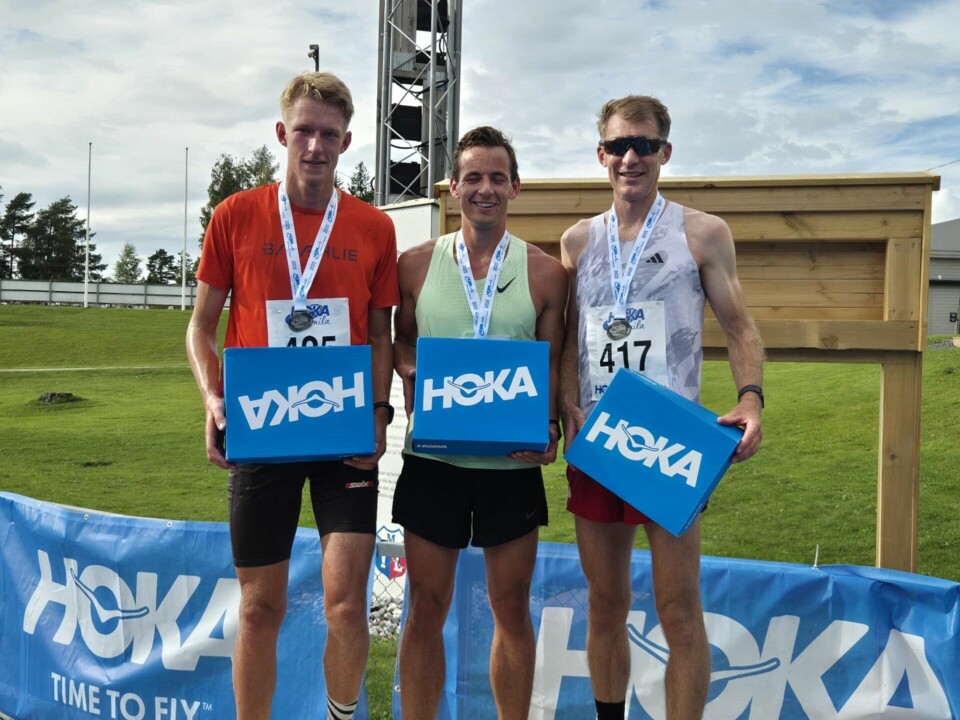 De tre premierte i hereklassen (fra v.): Arne Magnus Holter, Andreas Torsvik og Morten Sætha. 10 000 m HOKA-mila Moelven IL Innlandet