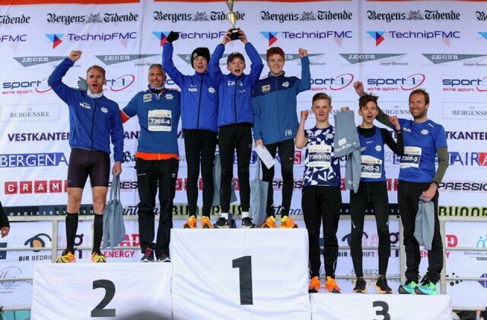 Over 9500 deltok i løpsfesten Bergen City Marathon (Bilde 1-50) Bergen City Marathon 2023, Vinnerlag Stafett halvmaraton menn, Gneist Friidrett