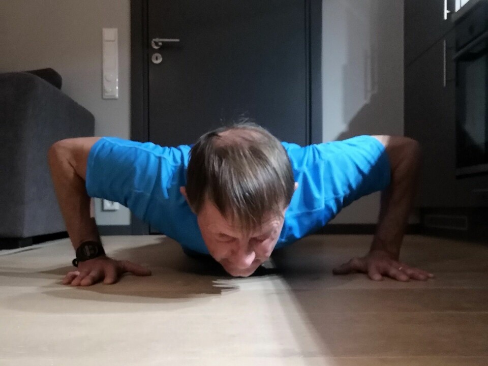 10 x 10 pushups + 10 x 10 situps på 10 minutter.