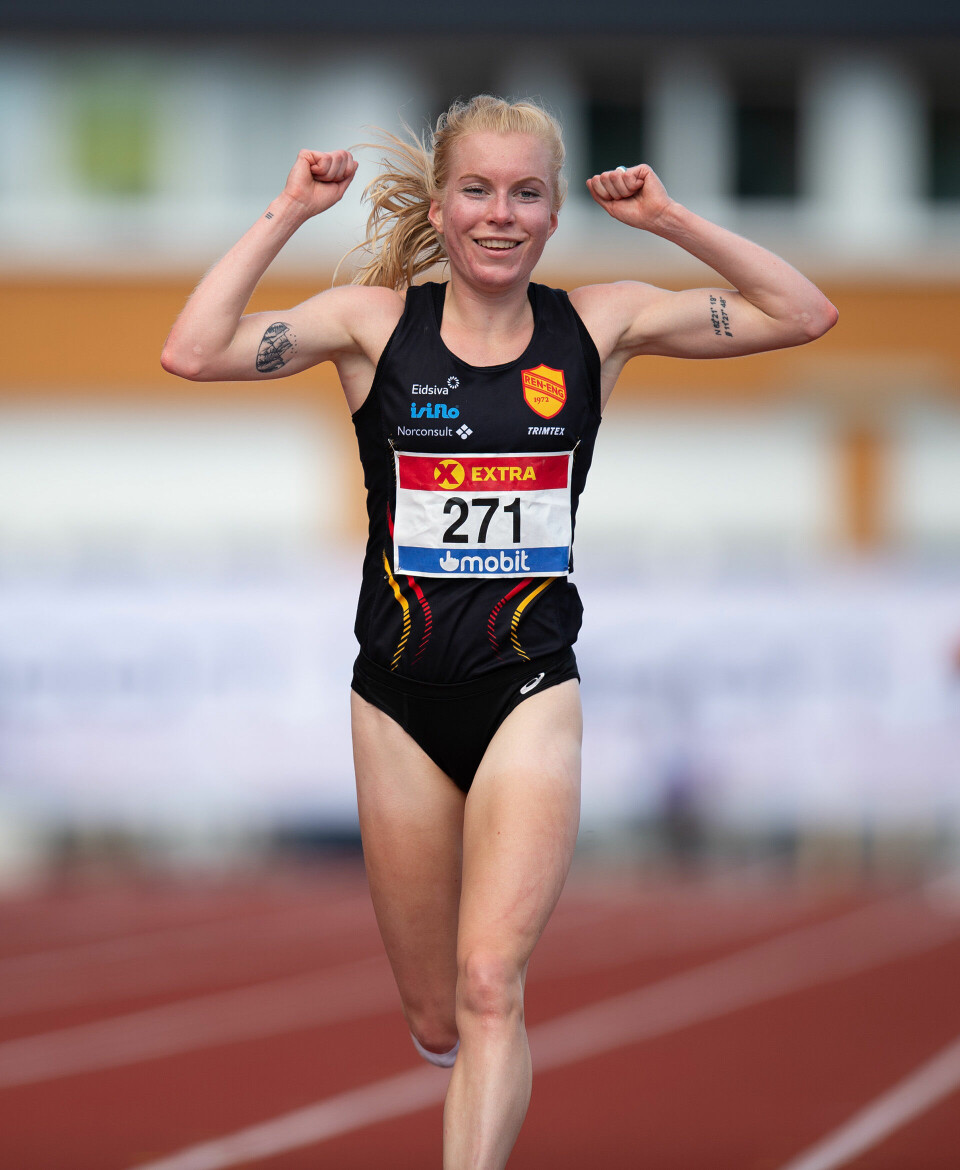 NM-suksess:I tillegg til gullet på 10 000 m tok Ida Meli Narbuvoll også sølv, bak Karoline Bjerkeli Grøvdal, på 5000 m under NM i 2021. (Foto: Samuel Hafsahl)