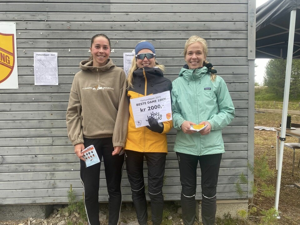 De tre best premierte kvinnene (fra v.): Eline Grindflek Granås, Sonja Emilie Moen og Marie Gjeruldsen. (Foto: arrangøren)