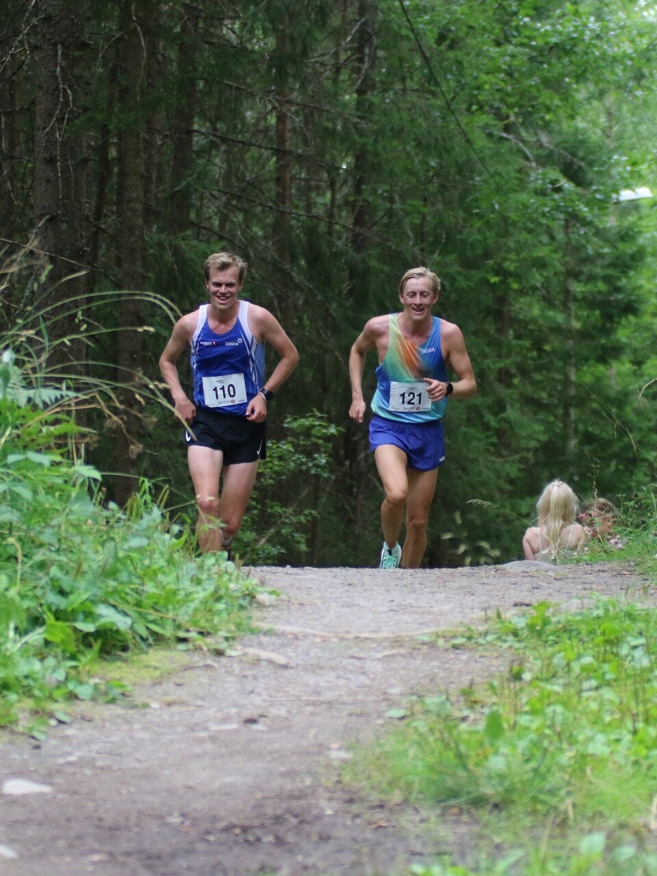 Det så lett ut for Sigurd Ruud Skjeseth og Even Brøndbo Dahl på toppen av langrunden på 6,7 km.