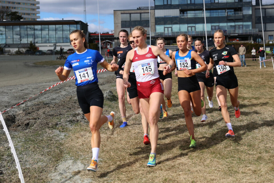 Seniorkvinnene starter (Foto: Tom-Arild Hansen)