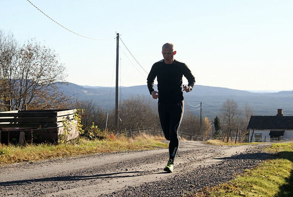 Erik Haugen på Hovindberget med Elverum bak seg på den siste av de 21 kilometerne i årets Tour de Kut. Erik Haugen på Hovindberget med Elverum bak seg på den siste av de 21 kilometerne i årets Tour de Kut.