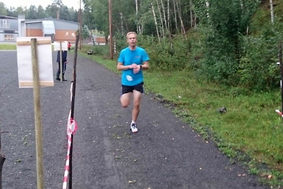 Jo Reistad i mål som førstemann på 4,8 km på 19:38. (Foto: Thomas Pedersen) Jo Reistad i mål som førstemann på 4,8 km på 19:38. (Foto: Thomas Pedersen)