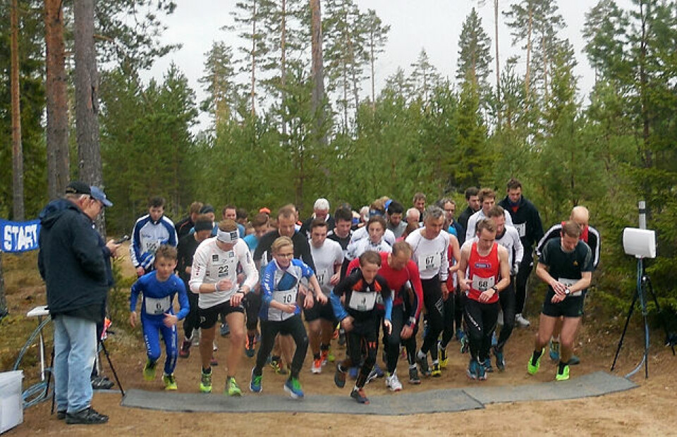 Så går startsignalet for de aktive. Både for de 55 løperne og for regnværet på Kolemoen. (Foto: Liv Berit Roland) Så går startsignalet for de aktive. Både for de 55 løperne og for regnværet på Kolemoen. (Foto: Liv Berit Roland)