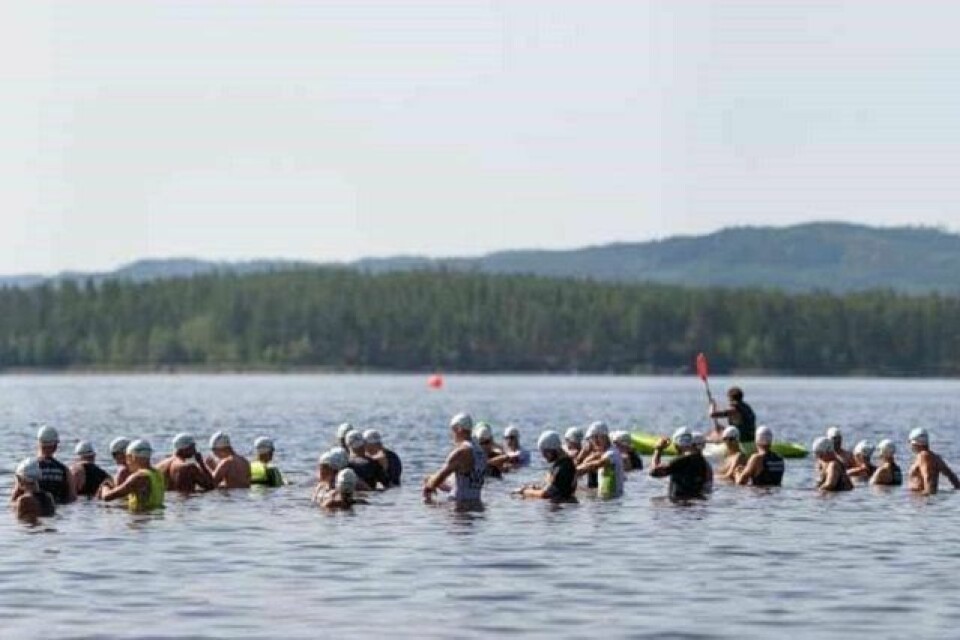 Samleside for Finnskogen Triathlon Fra starten på Steinreien i 2018. (Foto: Eivind Flensborg/EF Sportsfoto)