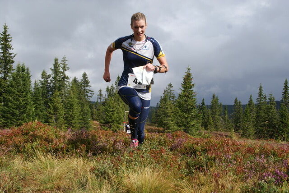 Nikoline Ekeberg Schjerve i aksjon med kart og kompass i Myrtrampen siste helg. (Foto: Stein Arne Negård) Nikoline Ekeberg Schjerve i aksjon med kart og kompass i Myrtrampen siste helg. (Foto: Stein Arne Negård)