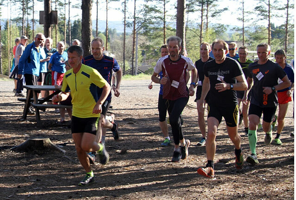 Bare 68 i sommerlig Gå-jogg i Elverum Jon_Storsveen_starten.jpg