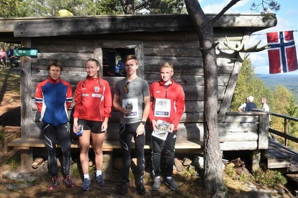 Fire av klassevinnerne samlet på toppen av Seterberget (fra v.): Gro Strand, Tiril Knutsen , Lars Gåsvik Narvestad og Marius Evjebråten. (Arrangørfoto) Fire av klassevinnerne samlet på toppen av Seterberget (fra v.): Gro Strand, Tiril Knutsen , Lars Gåsvik Narvestad og Marius Evjebråten. (Arrangørfoto)