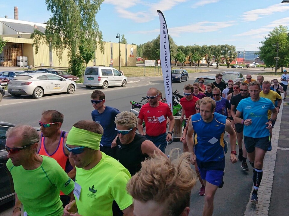 Fra starten med 31 aktive løpere onsdag kveld. (Foto: Morten Strandsveen) Fra starten med 31 aktive løpere onsdag kveld. (Foto: Morten Strandsveen)