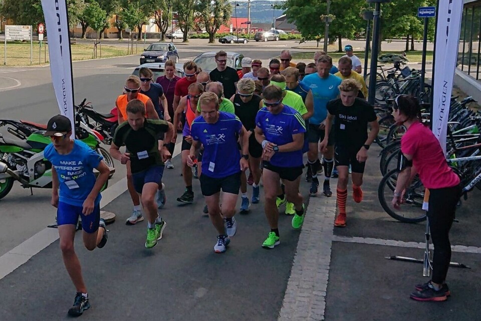 Fire klare vinnere i Gå-Joggen ved Fønix Rett_etter_start.jpg