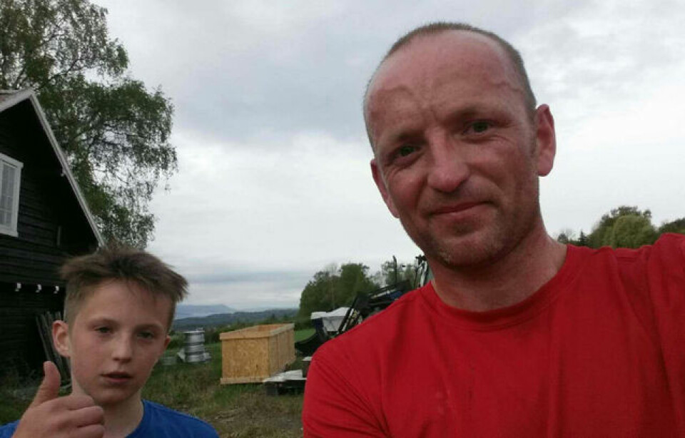 Tommelen opp for Wiktor og Miroslaw Baran etter Bjørgeberg-joggen onsdag. (Foto: Privat) Tommelen opp for Wiktor og Miroslaw Baran etter Bjørgeberg-joggen onsdag. (Foto: Privat)
