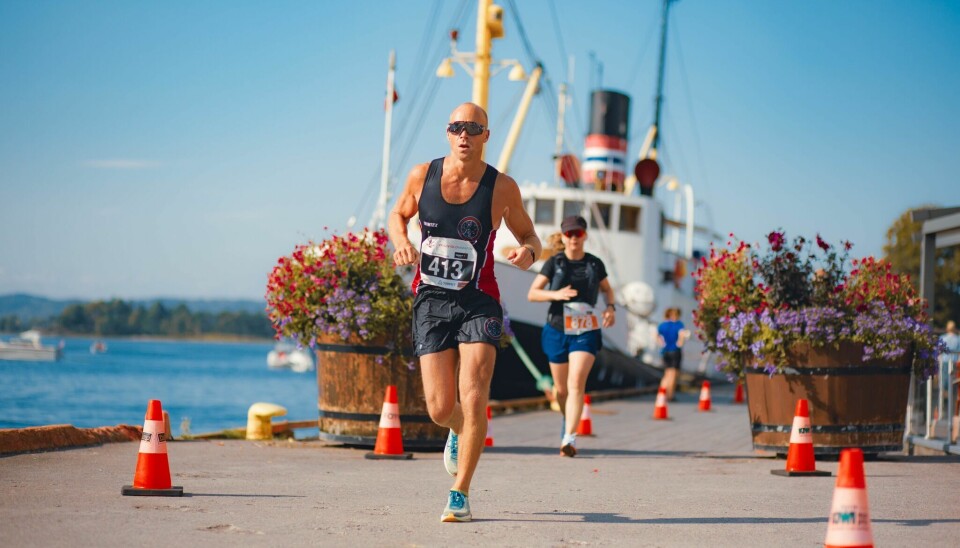 Eivind Gjelsås fra Tønsberg Triathlonklubb på vei mot klasseseier i Vestfold maraton 2024.
