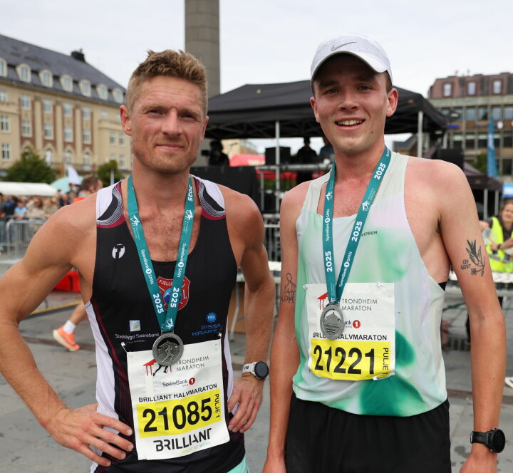 Først: Stijn Burghoorn (t.v) vant halvmaraton foran Thomas Fremo. Først: Stijn Burghoorn (t.v) vant halvmaraton foran Thomas Fremo.