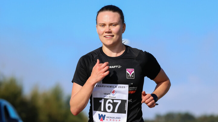 Ane Brekke meldte seg på både 5 km, 10 km og halvmaraton i Knarvikmila, og hun vant halvmaraton og sammenlagt for alle tre - Fjordviking.