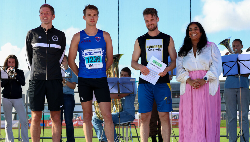 Premiepall halvmaraton menn: Helge Haugen, Jarand Blom, Svein Roar Kvamme, kulturminister Lubna Jaffery