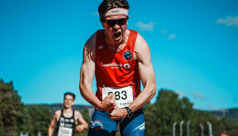 Eric Haugen Grønvold viste styrke både under og etter løpet. Det ble UM-gull på 3000 meter.