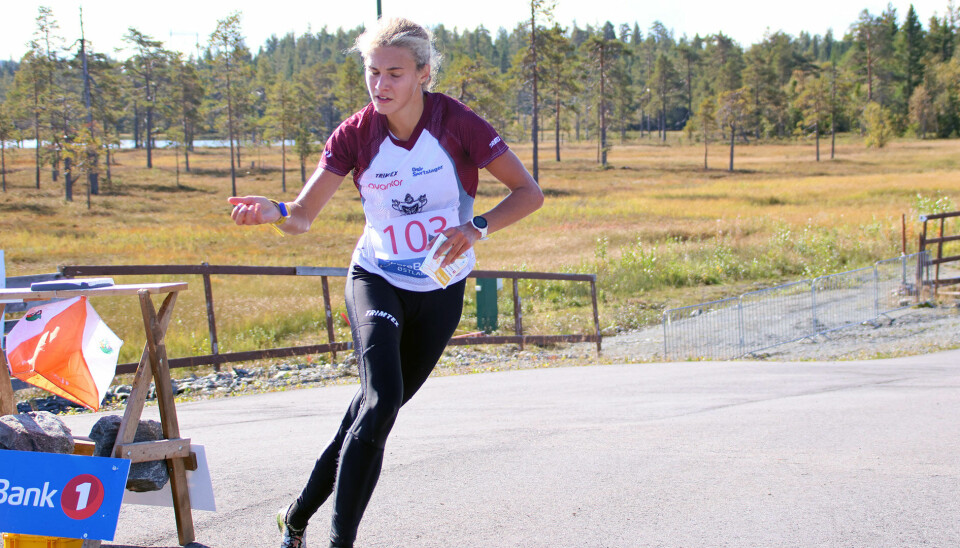 Pia Young Vik holder ledelsen ved passering på siste etappe.
