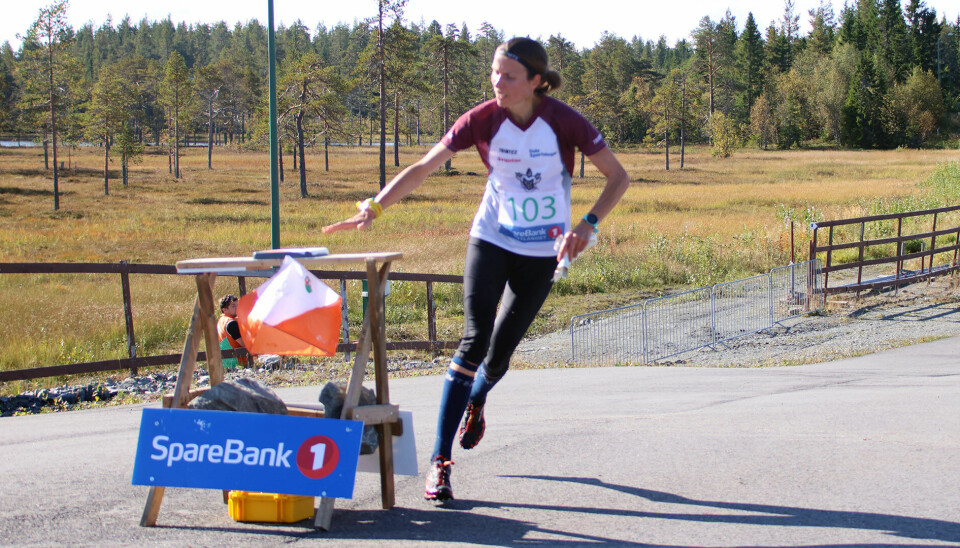 Anne Margrethe Hausken Nordberg kobler grepet på 2. etappe og veksler først.
