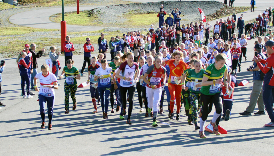 Start damestafetten 60 lag på vei ut i skogen.
